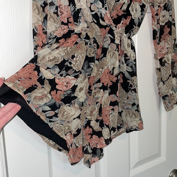 Black floral romper - Picture 3 of 5